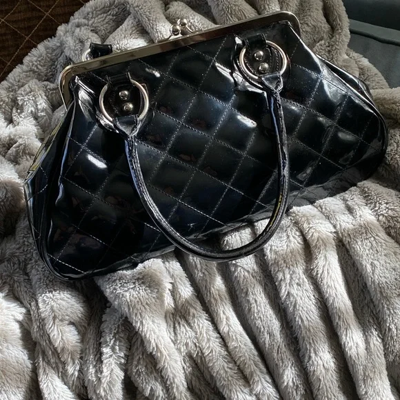Lux de Ville Quilted Black Faux Leather Handbag. - Picture 2 of 8
